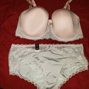 Torrid 36ddd Bra and 0 matching panties set NWT